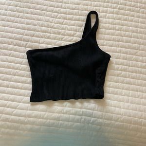 Black one shoulder crop top!